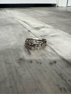 Premier Designs Retired Filigree Ring named Bares Size 9